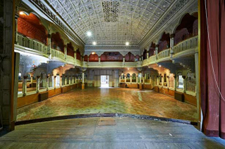 Illustration for article titled Gorgeous Old Movie Theaters That Have Fallen Into Ruin